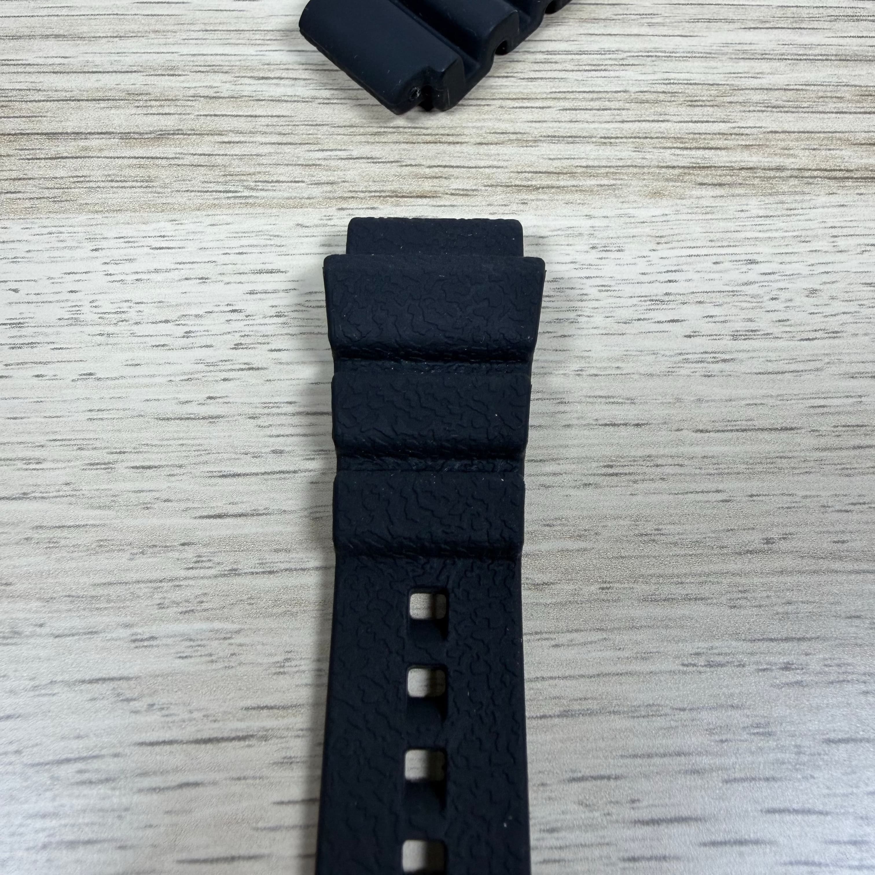 20mm Genuine Seiko Diver Strap | Black Rubber Wave Vent Band for Prospex / SKX