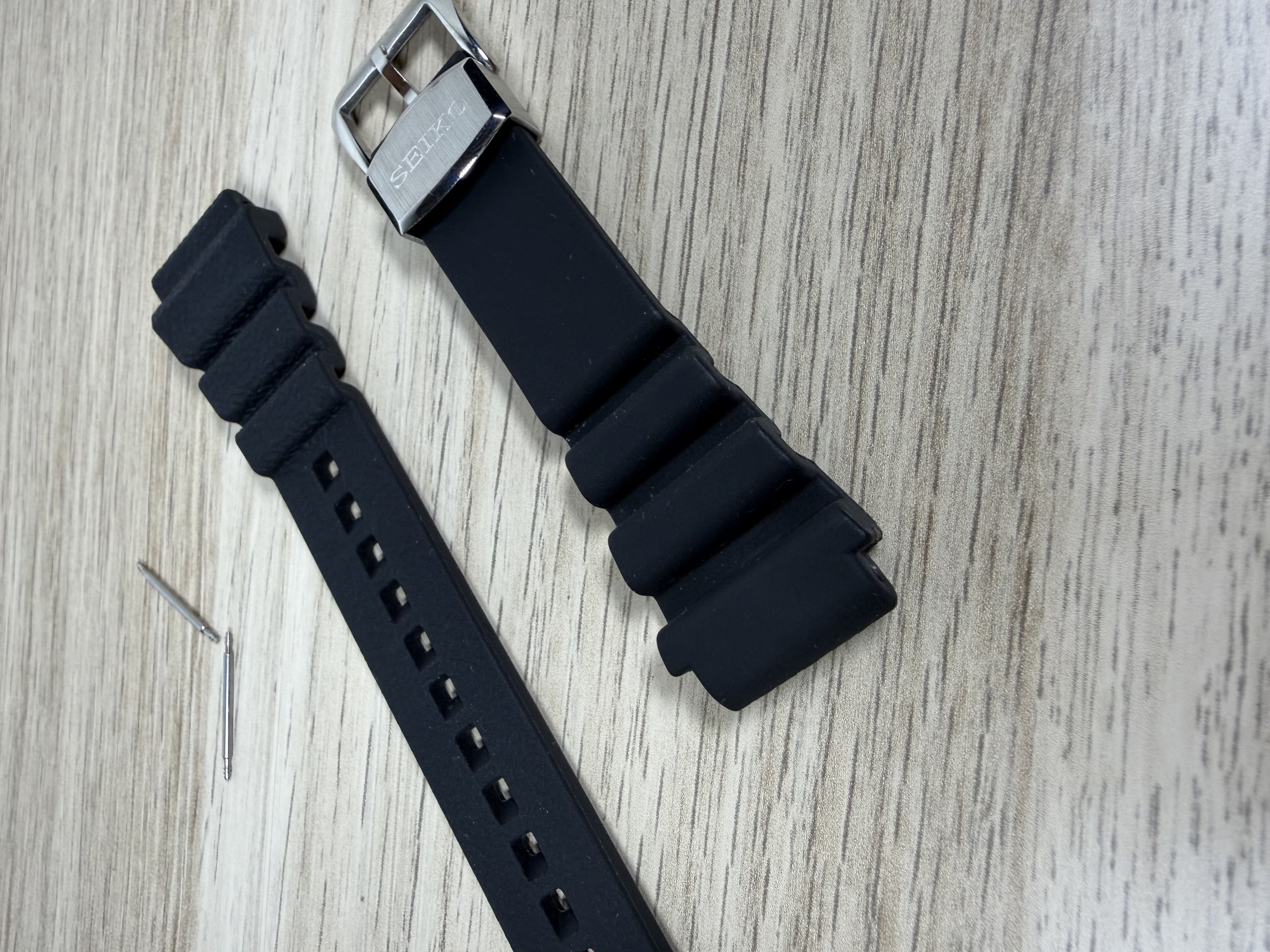 20mm Genuine Seiko Diver Strap | Black Rubber Wave Vent Band for Prospex / SKX